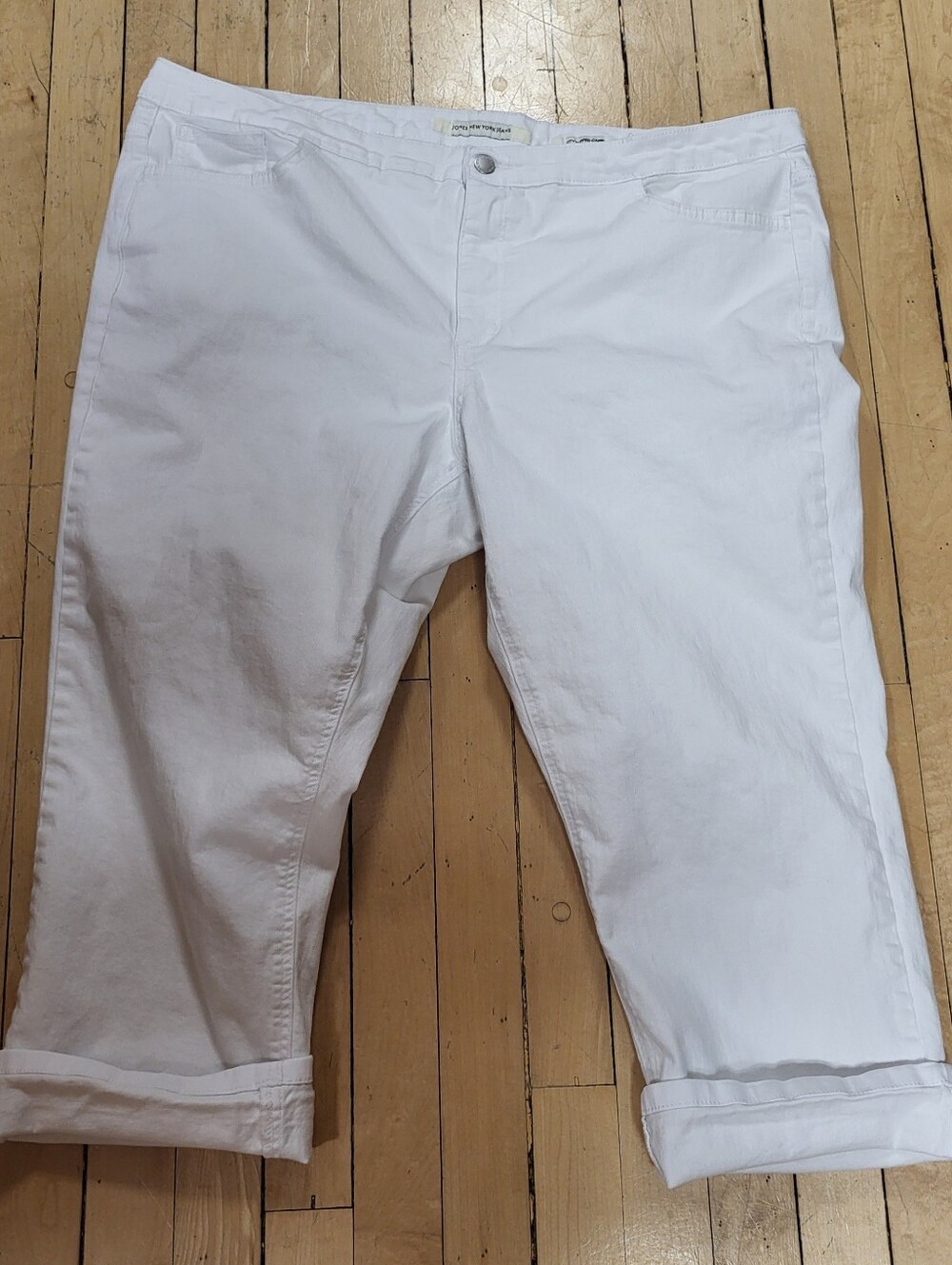 Jones New York City Cuffed Capri Pants